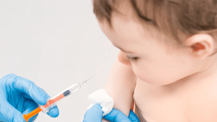 bebê vacina contra o sarampo
